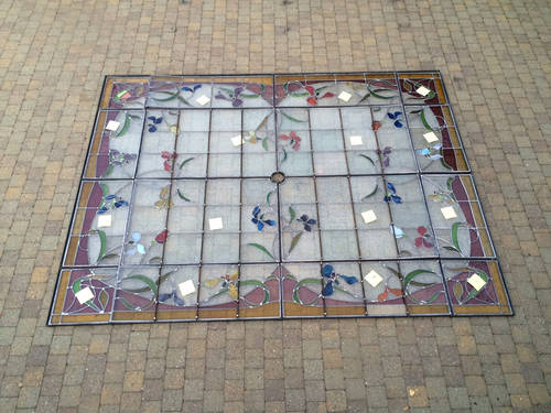 Het glasraam passen in het frame, glasraam Art-nouveau